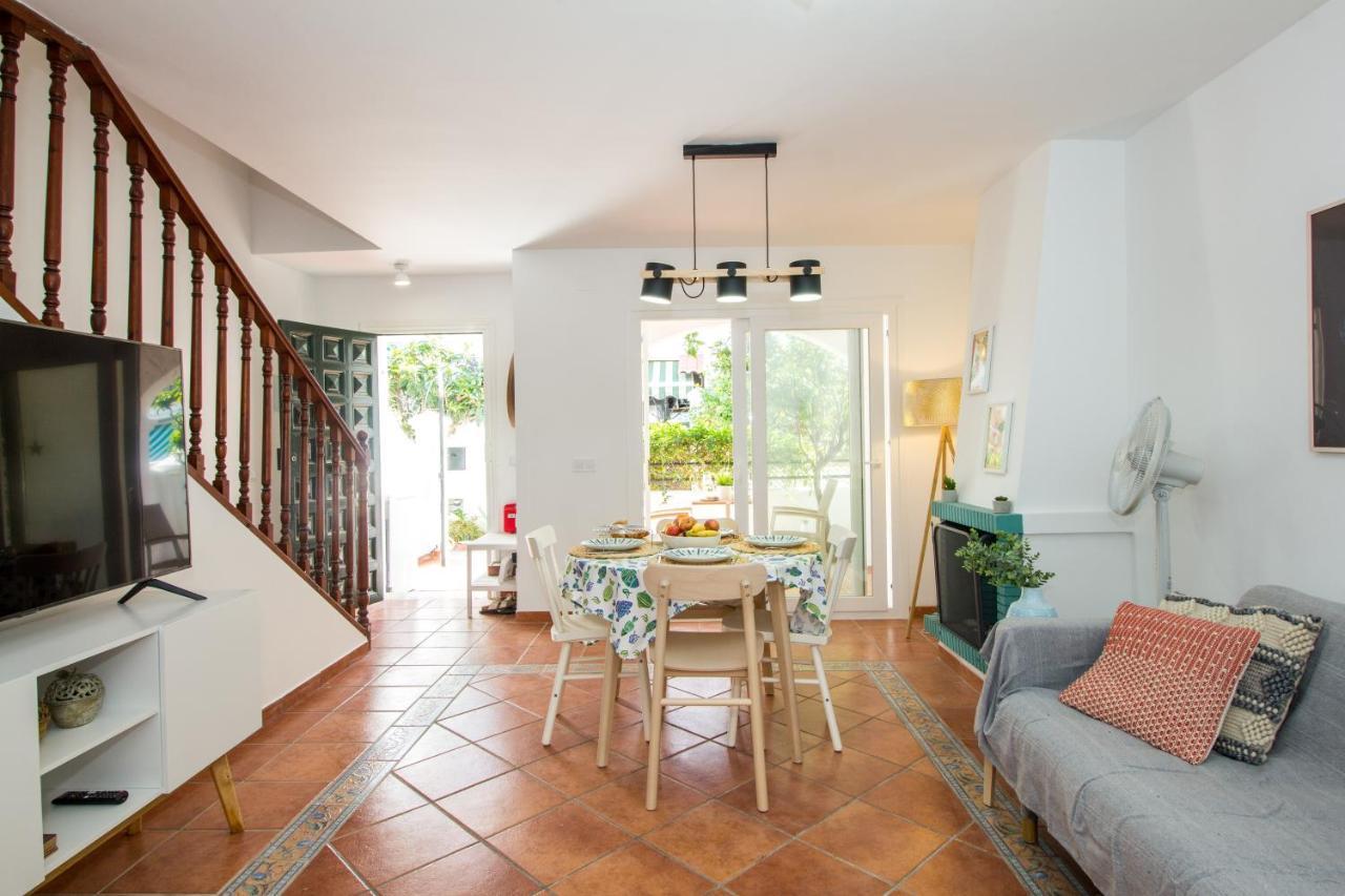 A Cozy And Elegant Townhouse Across The Beach Torre de Benagalbon Luaran gambar